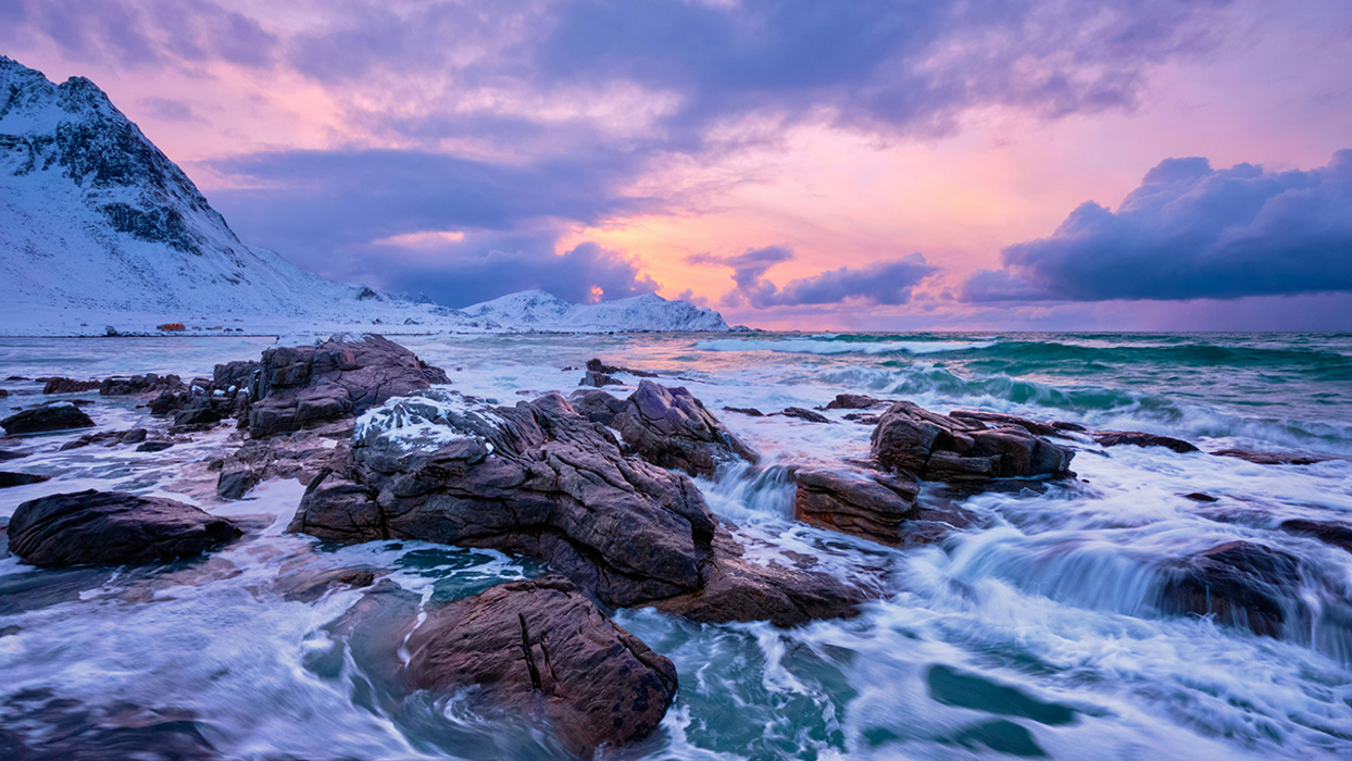 Turbulent water over rocks