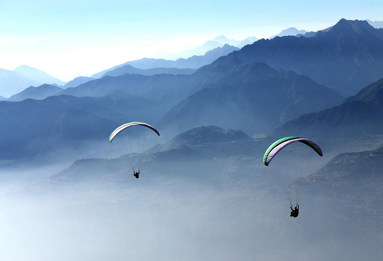 Hangliders over misty vally